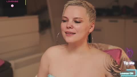 likaaberry online show from November 7, 2025, 5:18 am