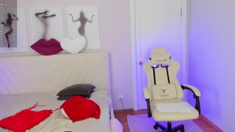 Snapshot of likaklint chatting on March 7, 2025, 12:56 pm Lika online show from March 7, 2025, 12:56 pm