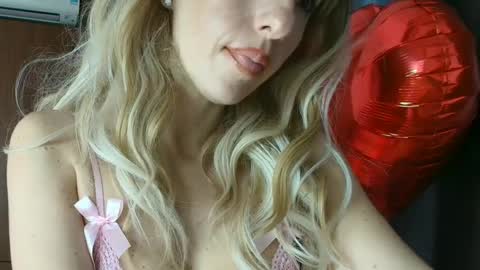 Mia                   Onlyfans link -  online show from February 18, 2025, 6:59 am