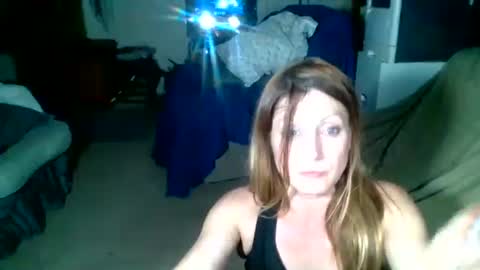 Snapshot of likerightnow chatting on April 20, 2026, 7:44 am likerightnow online show from April 20, 2026, 7:44 am