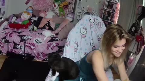 Lil Bunny online show from December 30, 2024, 3:13 pm