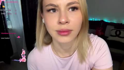 Elisa  online show from October 8, 2025, 9:29 am