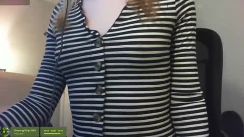 Snapshot of lil_gem chatting on October 5, 2025, 10:40 pm lil gemmie online show from October 5, 2025, 10:40 pm