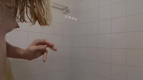 Snapshot of lil_gem chatting on October 22, 2025, 5:56 pm lil gemmie online show from October 22, 2025, 5:56 pm