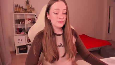 Snapshot of lil_happiness chatting on September 27, 2025, 5:51 pm for free registration 3 online show from September 27, 2025, 5:51 pm