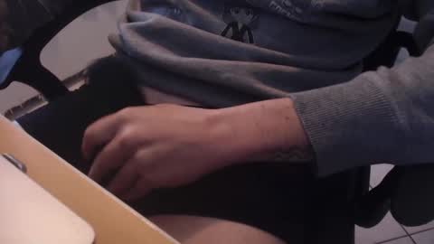 Snapshot of lil_j_ chatting on October 6, 2025, 1:08 pm lil_j_ online show from October 6, 2025, 1:08 pm