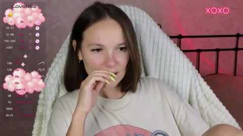 Snapshot of lil_luna_x chatting on September 21, 2025, 9:27 pm little moon online show from September 21, 2025, 9:27 pm