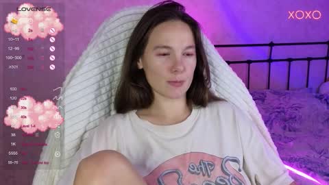 Snapshot of lil_luna_x chatting on October 7, 2025, 8:50 pm little moon online show from October 7, 2025, 8:50 pm