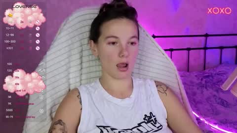 Snapshot of lil_luna_x chatting on October 12, 2025, 7:57 pm little moon online show from October 12, 2025, 7:57 pm