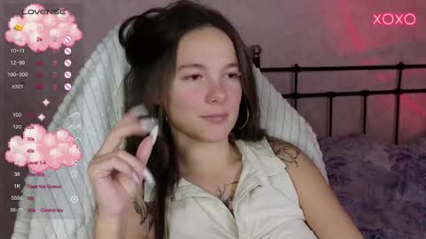 Snapshot of lil_luna_x chatting on October 14, 2025, 4:52 pm little moon online show from October 14, 2025, 4:52 pm