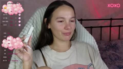 Snapshot of lil_luna_x chatting on October 17, 2025, 10:01 pm little moon online show from October 17, 2025, 10:01 pm