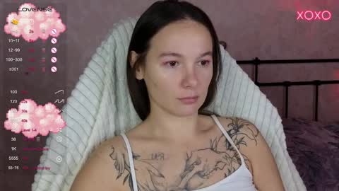 Snapshot of lil_luna_x chatting on October 18, 2025, 7:36 pm little moon online show from October 18, 2025, 7:36 pm