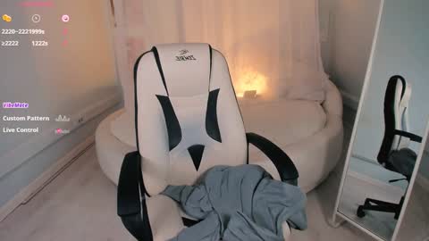 Snapshot of lil_stephanie chatting on October 24, 2025, 1:29 pm YOUR LIL STEPHANIE online show from October 24, 2025, 1:29 pm