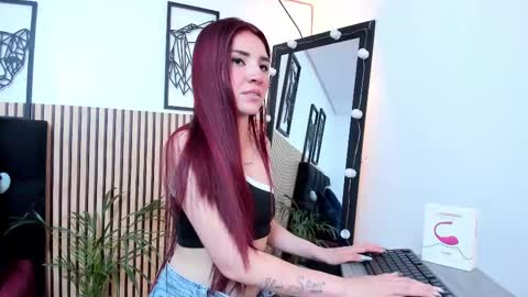 Snapshot of lila_elliot chatting on October 9, 2025, 8:29 pm Lila online show from October 9, 2025, 8:29 pm