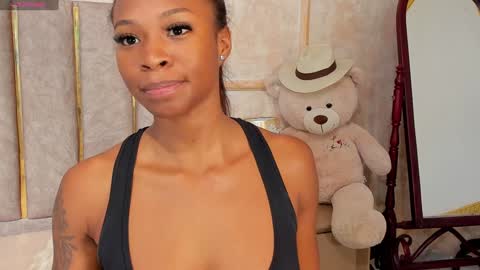 lila bailey  online show from December 4, 2024, 8:29 pm