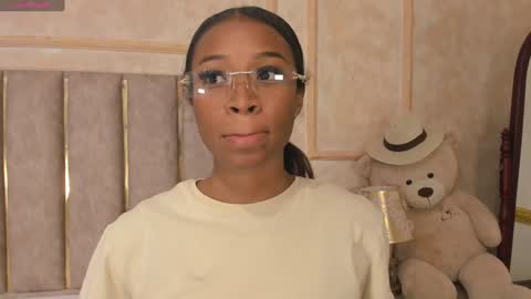 lila bailey  online show from December 13, 2024, 7:43 pm
