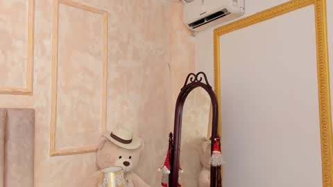 lila bailey  online show from December 16, 2024, 2:47 am