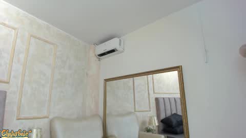 lila bailey  online show from September 18, 2025, 7:38 pm