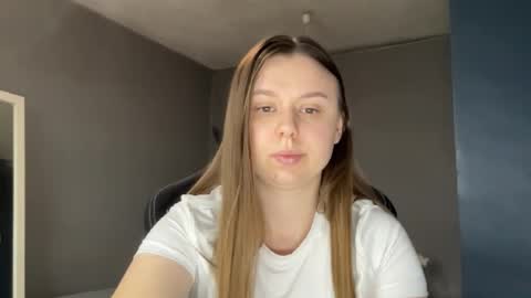 Lily online show from September 28, 2025, 8:20 am