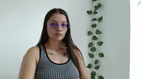 Valeri Villalobos  IG villa lobosvaleri online show from May 8, 2026, 3:39 pm
