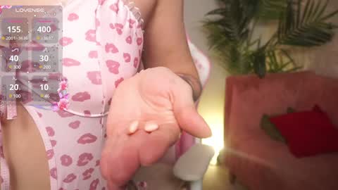 Snapshot of lili_01 chatting on December 2, 2024, 11:56 am Lili online show from December 2, 2024, 11:56 am