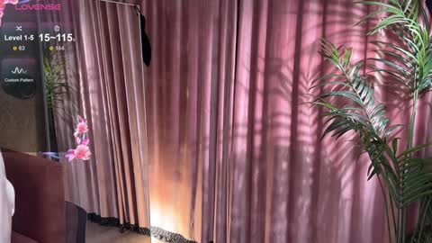 Snapshot of lili_01 chatting on September 21, 2025, 10:39 am Lili online show from September 21, 2025, 10:39 am