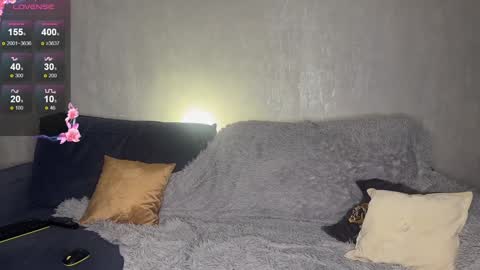 Snapshot of lili_01 chatting on December 1, 2025, 9:58 am Lili online show from December 1, 2025, 9:58 am