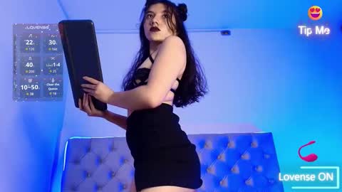 Lili  online show from October 25, 2025, 1:29 pm