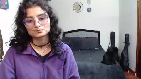 lili_clan online show from September 17, 2025, 2:13 am