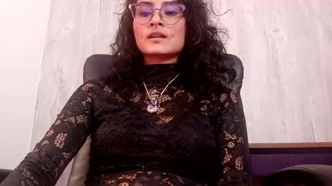 lili_clan online show from September 18, 2025, 5:48 pm