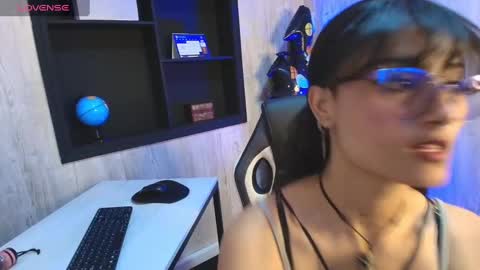 lili_clan online show from October 20, 2025, 3:12 pm