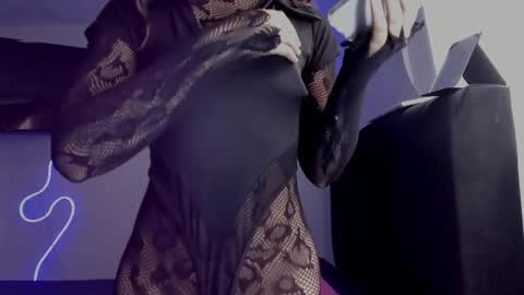 Snapshot of lili_evanss chatting on May 25, 2026, 5:52 pm lili_evanss online show from May 25, 2026, 5:52 pm