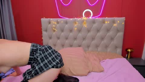 Lilli  follow me kiss online show from December 2, 2024, 5:04 am