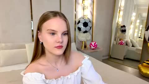 Snapshot of lili_lohan chatting on July 1, 2026, 5:09 am lili_lohan online show from July 1, 2026, 5:09 am