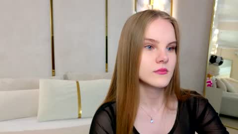 Snapshot of lili_lohan chatting on July 3, 2026, 5:14 am lili_lohan online show from July 3, 2026, 5:14 am