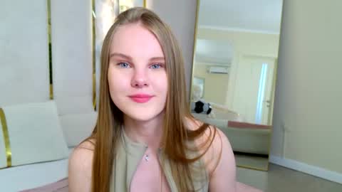 Snapshot of lili_lohan chatting on July 7, 2026, 7:23 am lili_lohan online show from July 7, 2026, 7:23 am