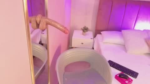 Lili Monroy online show from September 10, 2025, 3:01 pm