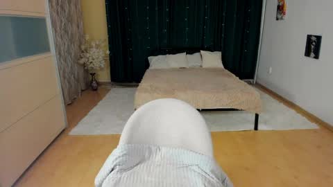 Lilia online show from April 22, 2026, 3:02 pm