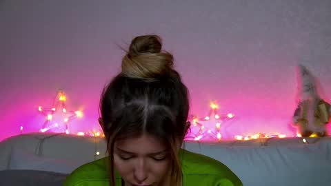 Mia online show from December 15, 2024, 7:13 am