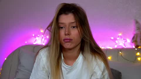 Mia online show from December 16, 2024, 10:08 am