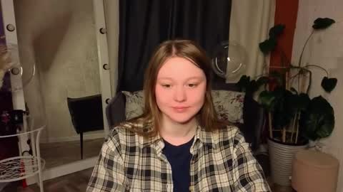 Snapshot of lilian_stars chatting on February 19, 2026, 1:07 pm Lilian online show from February 19, 2026, 1:07 pm