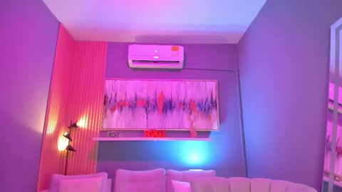 holis soy lily chang no olvides el pulgar arriba es muy importante para mi 3 independent model online show from January 9, 2026, 7:37 pm