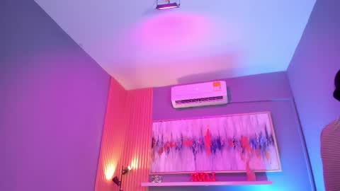 holis soy lily chang no olvides el pulgar arriba es muy importante para mi 3 independent model online show from February 26, 2026, 7:46 pm