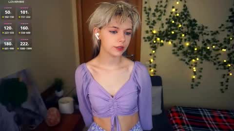 Snapshot of liliandaniels chatting on September 19, 2025, 6:37 am Lilian online show from September 19, 2025, 6:37 am