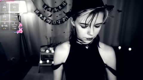 Snapshot of liliandaniels chatting on October 9, 2025, 7:06 am Lilian online show from October 9, 2025, 7:06 am