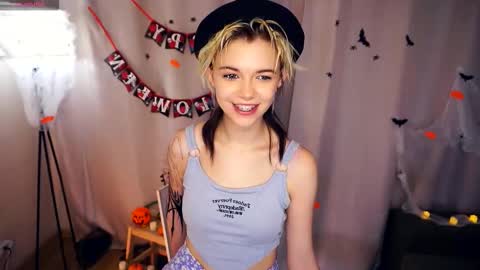 Snapshot of liliandaniels chatting on October 16, 2025, 7:09 am Lilian online show from October 16, 2025, 7:09 am