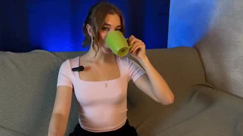 Snapshot of lilianlees chatting on October 21, 2025, 3:02 pm LilianLees online show from October 21, 2025, 3:02 pm