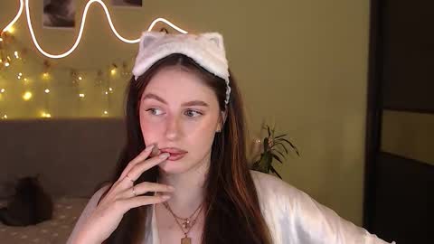 Lilu online show from September 18, 2025, 11:40 pm