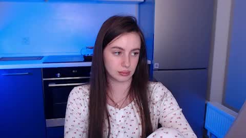 Lilu online show from April 28, 2026, 2:27 am
