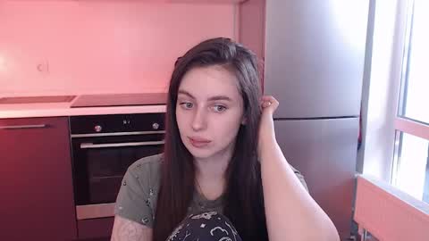 Lilu online show from May 7, 2026, 3:45 am